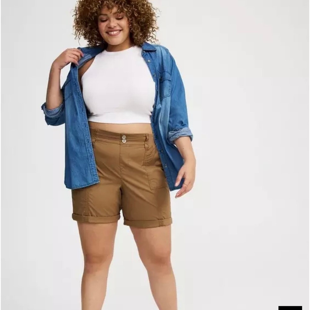 Torrid Womens Plus Size 2R Brown Cargo Shorts Elastic Waist Stretch Cotton Twill